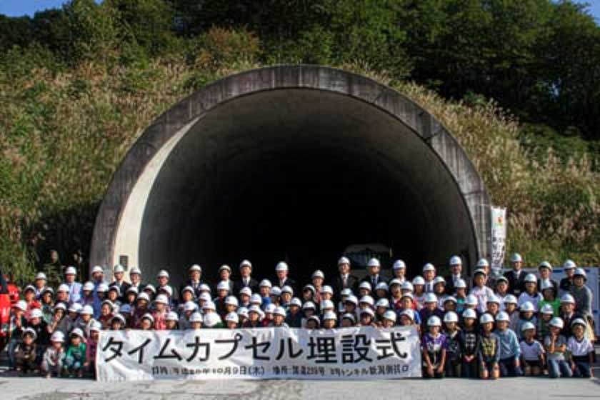 タイムカプセル埋設式の記念写真