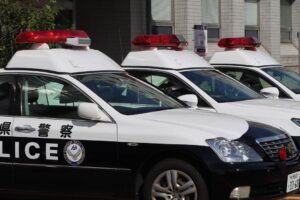 女性の喉にはさみを突きつけ「殺す」　加茂市の無職70代男を逮捕