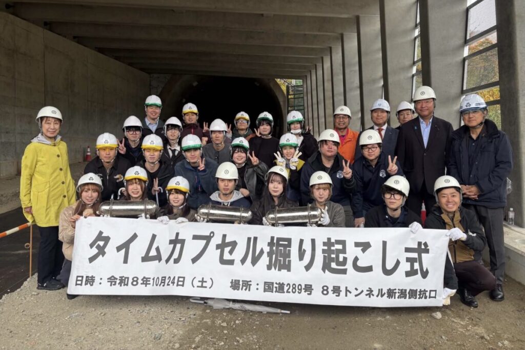 タイムカプセル掘り起こし式の記念写真