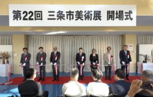 第22回三条市美術展が開幕 7部門321点を展示、中学生が彫刻部門で最高賞