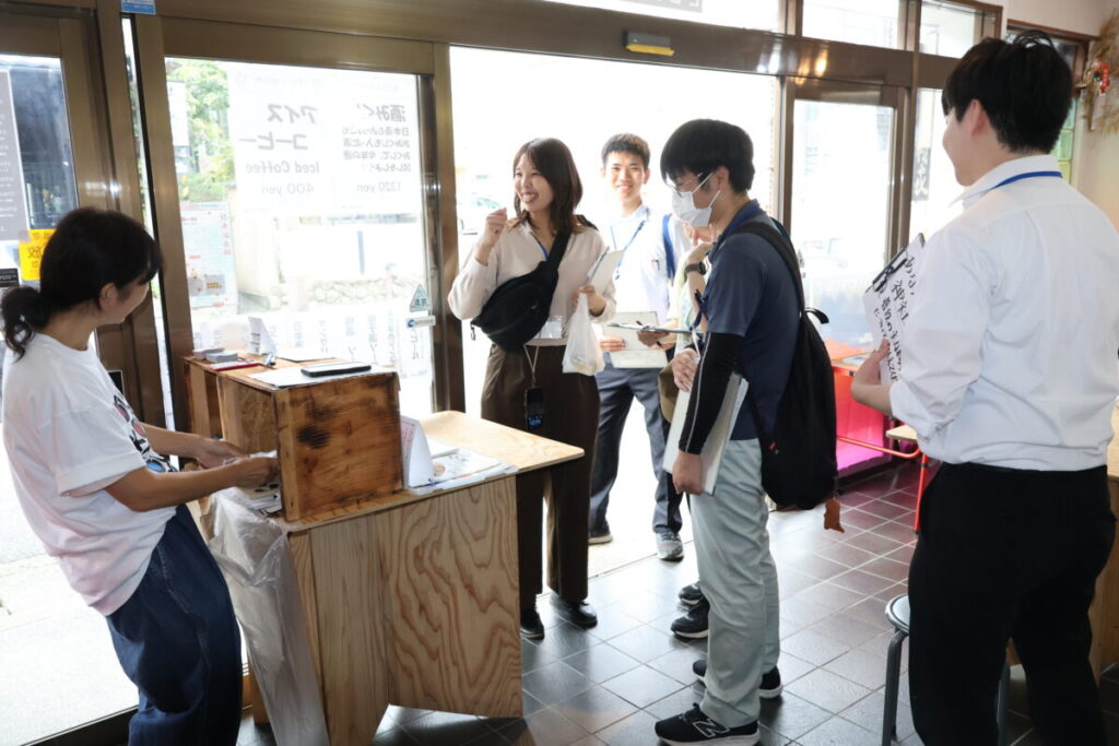 弥彦村へ研修に訪れた若手県職員