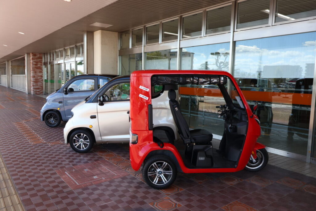 「EVトゥクトゥク」と1人乗りの小型EV「MILACO」のレンタル