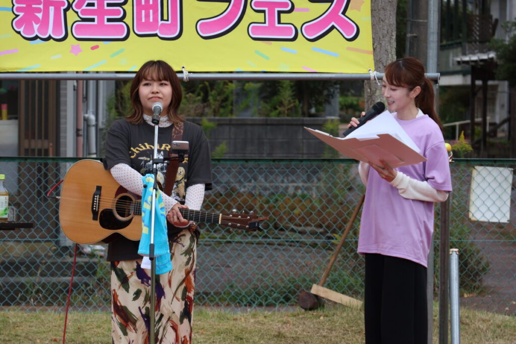 ライブ出演の千央さんとMCの新海さん