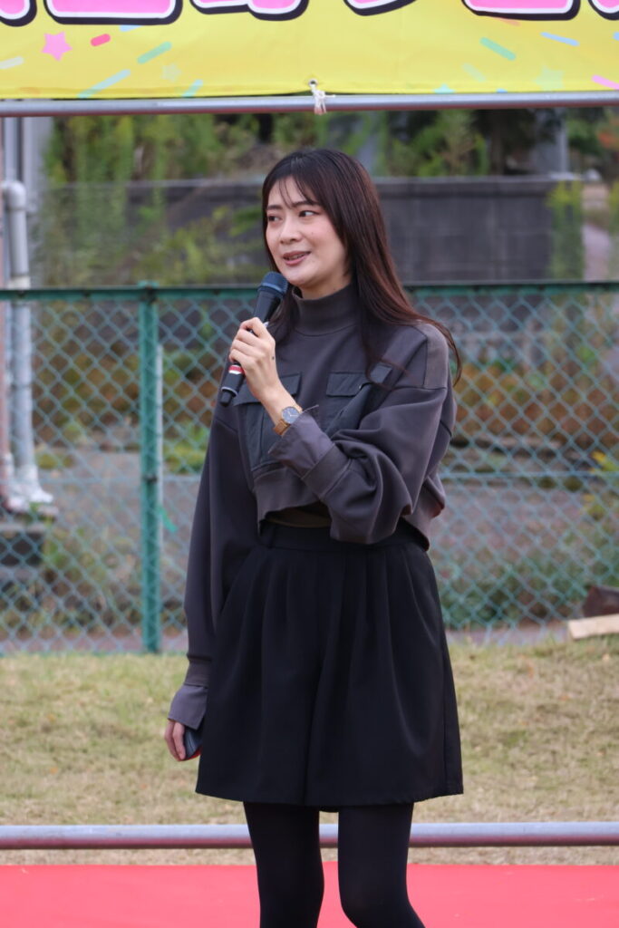 美健ウォーキングを指導した山田彩乃さん