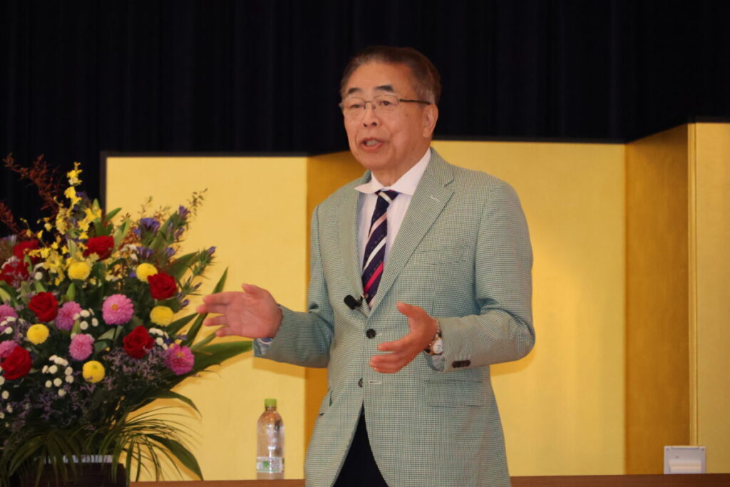 記念講演会の講師、一般社団法人新潟県労働衛生医学協会の大西顧問・専任講師