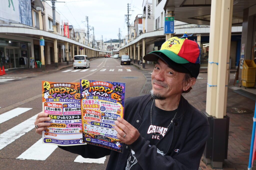 加茂市の商店街で第1回から参加している古着店「BASE LINE（ベースライン）」の原田さん