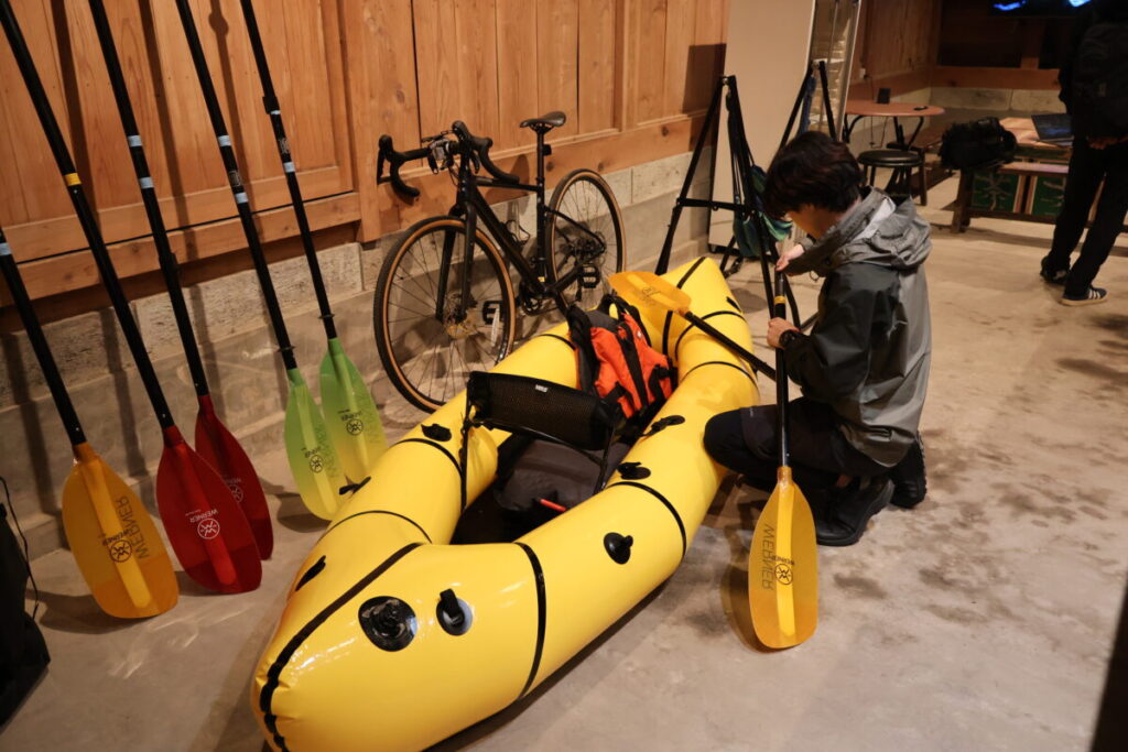 ツアーに使うパックラフトと自転車