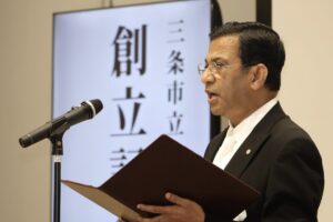 開学から5年の節目に三条市立大学が初めての創立記念式典　次の5年へ決意
