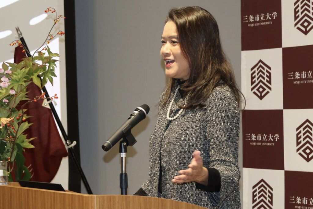 沖縄科学技術大学院大学准副学長のローレン・ハ氏
