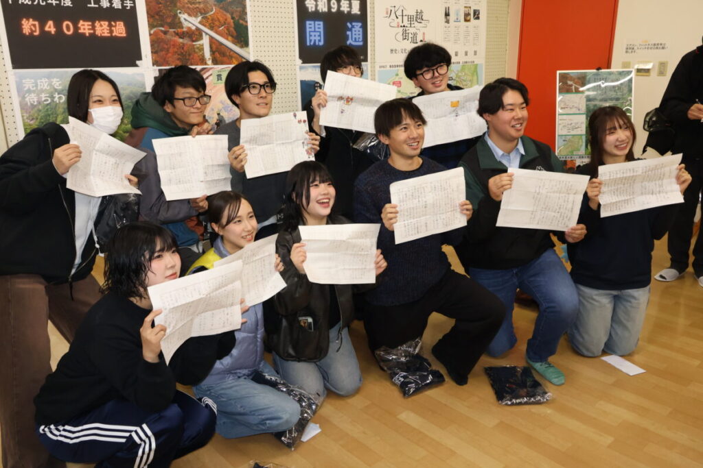 学校ごとに記念写真