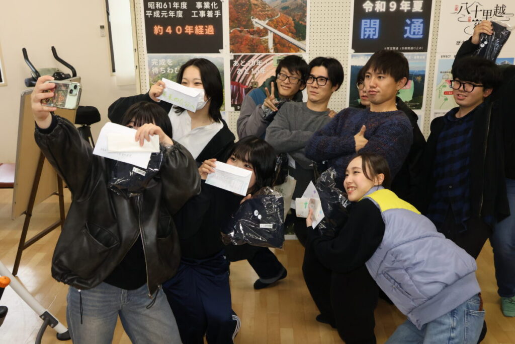 学校ごとに記念写真