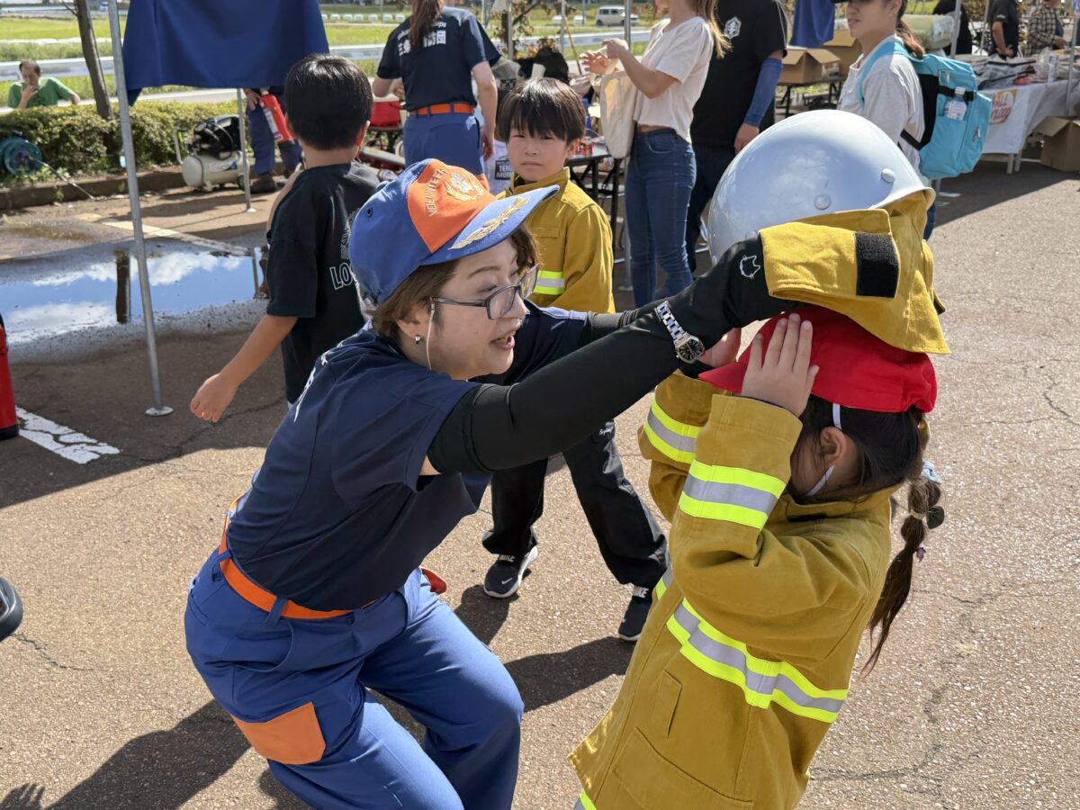 栄ふるさと祭り開催中　消火体験や模擬店、午後6時から花火