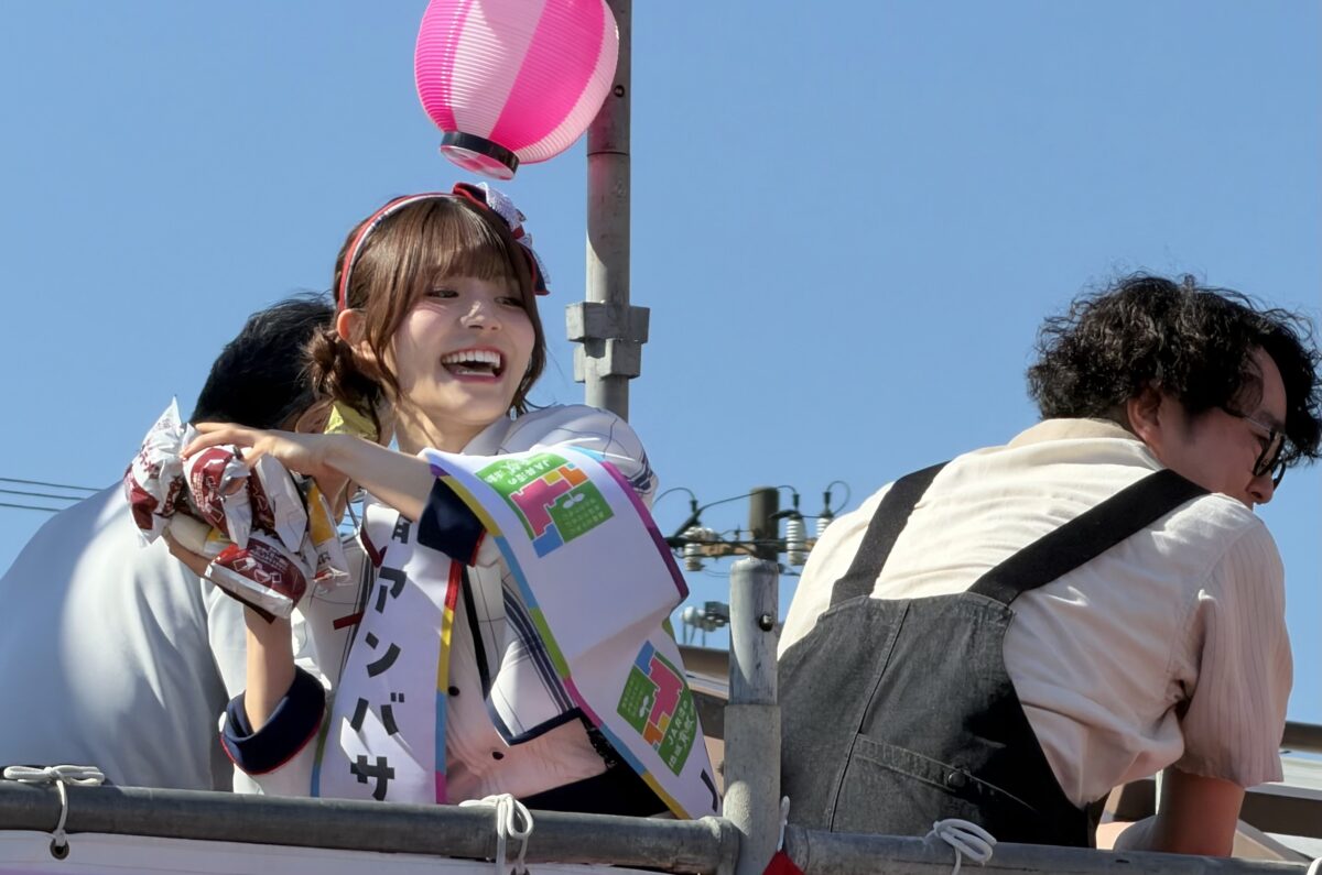 ただいまーと10周年記念祭が開幕　NGT48清司麗菜さんらが餅まき、三条商業高も出店