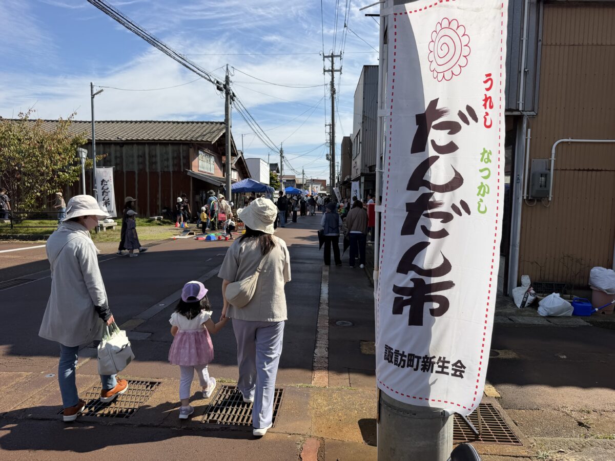 「会えたねー」秋晴れの分水で笑顔の再会　レトロな商店街でツバメルシェwithだんだん市