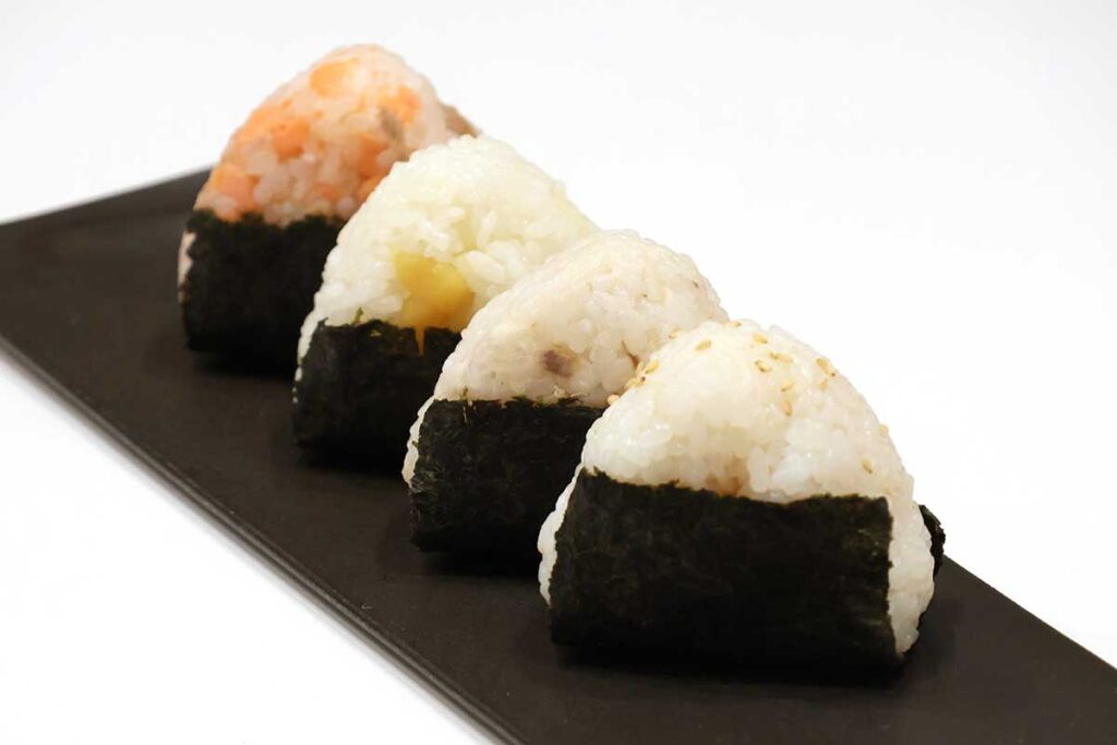 左から鮭、栗ご飯、鯛めし、麻辣湯のおにぎり